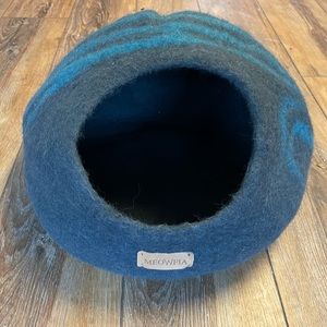 Meowfia wool cat cave - unused
